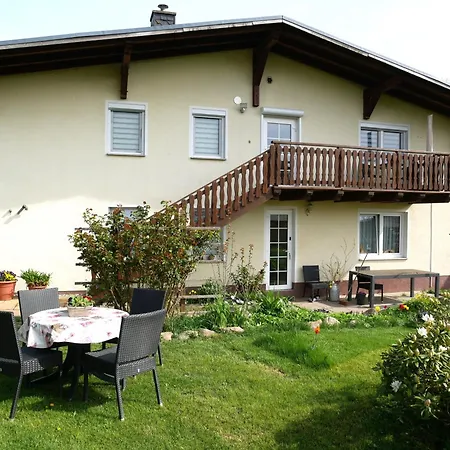 In Ruhiger Lage Mit Grill Und Garten Apartamento Neeberg