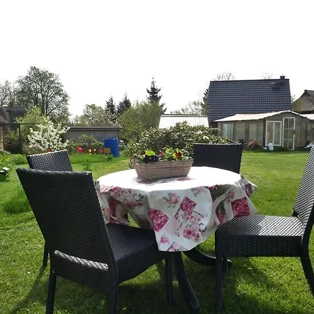 In Ruhiger Lage Mit Grill Und Garten