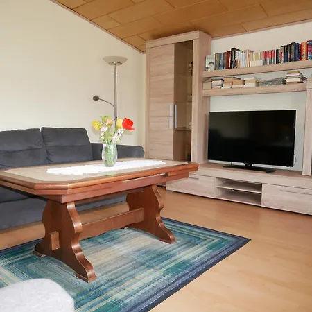 In Ruhiger Lage Mit Grill Und Garten Apartamento